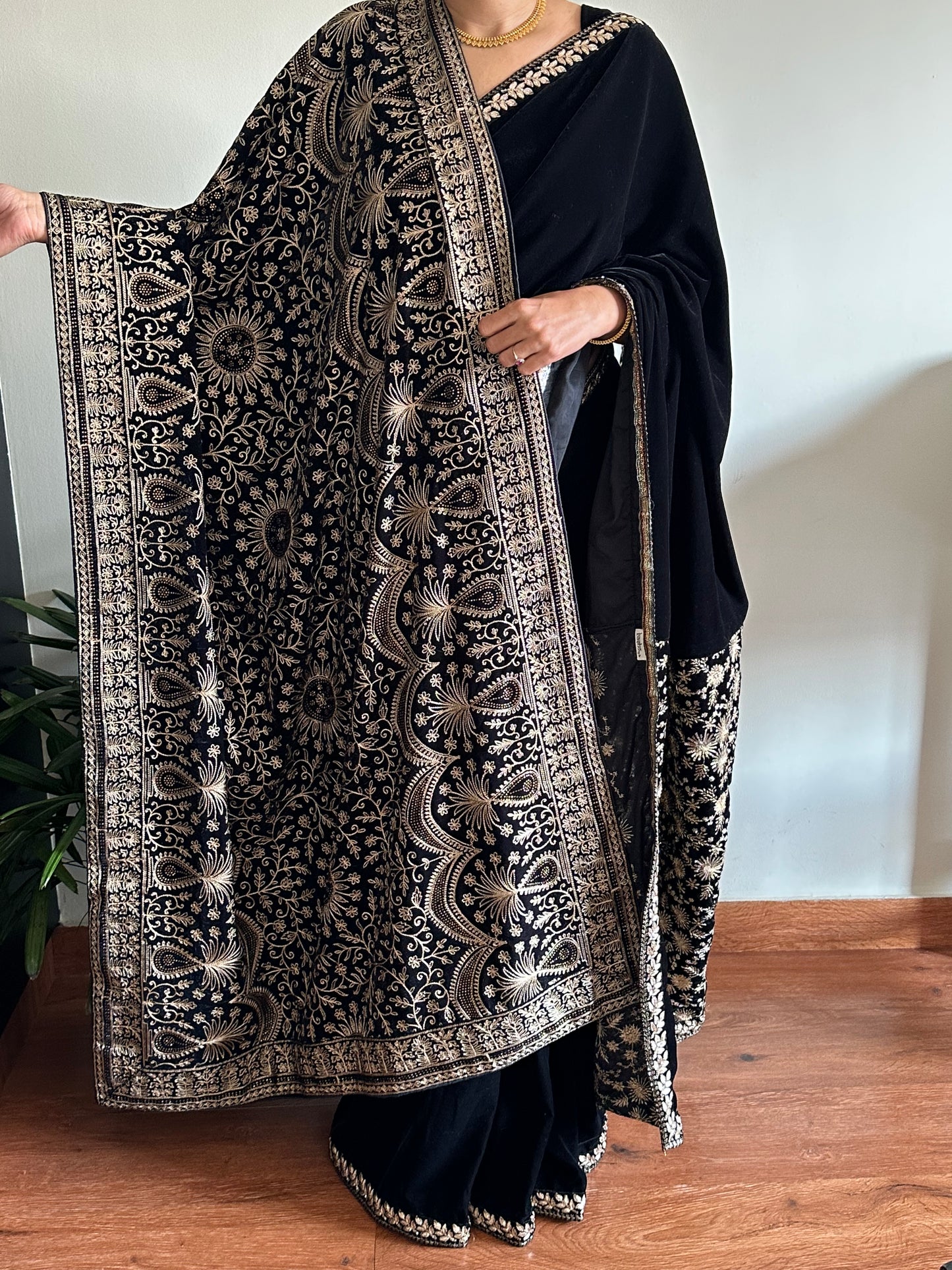 GURU VELVET SHWAL/DUPATTA