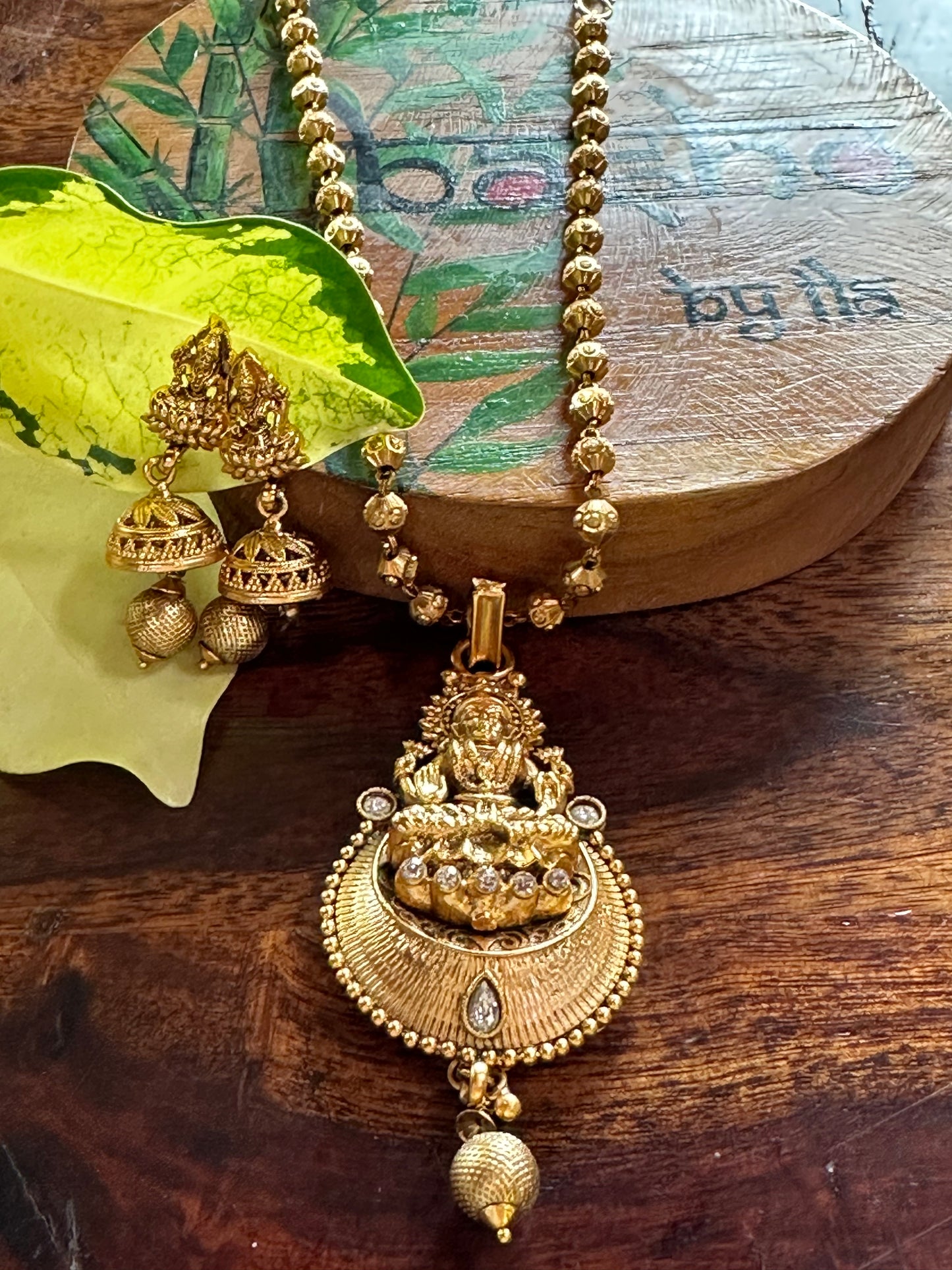 LAKSHMI NECKLACE SET